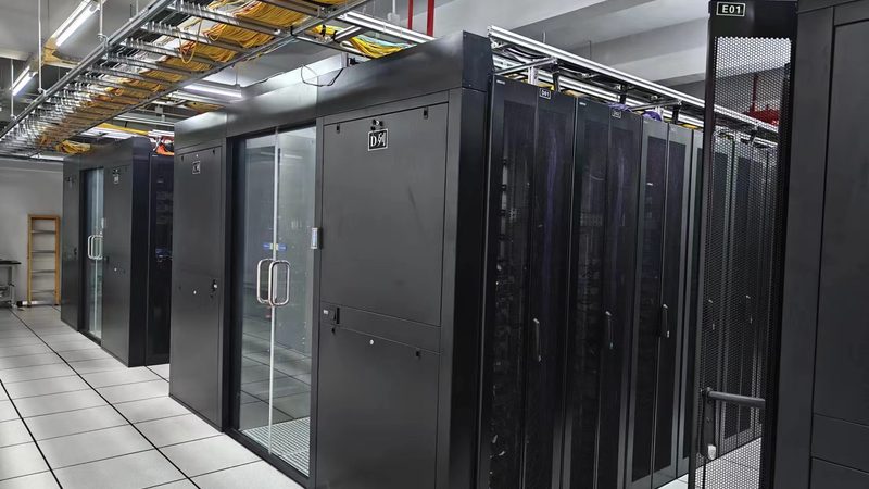 云服务器与物理服务器：成本考量与维护差异深入解析